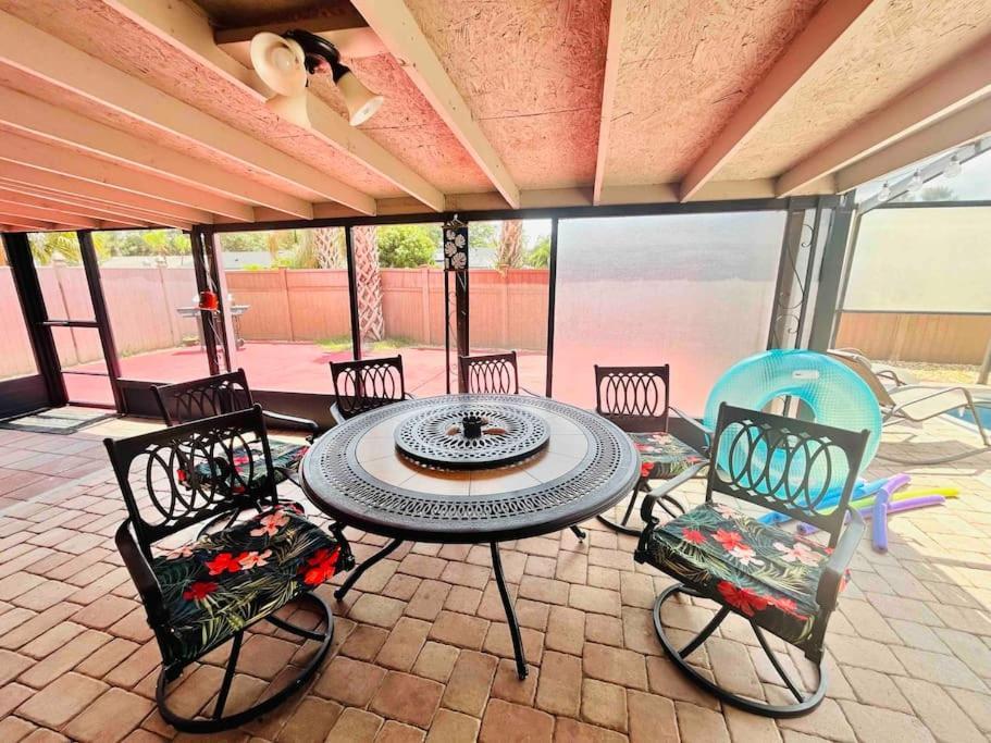 Vintage Family Scape + Heated Pool&Discount Villa Tampa Exterior photo