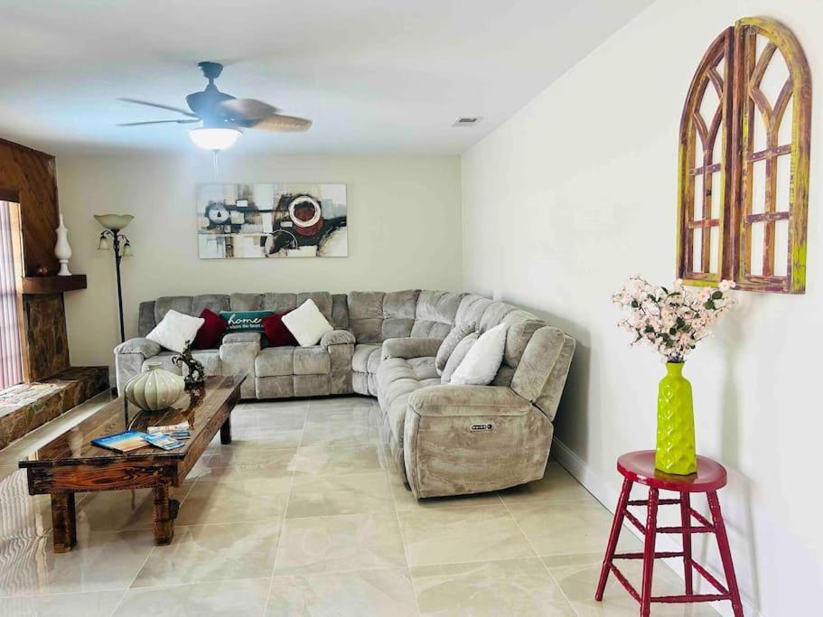Vintage Family Scape + Heated Pool&Discount Villa Tampa Exterior photo