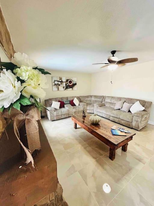Vintage Family Scape + Heated Pool&Discount Villa Tampa Exterior photo