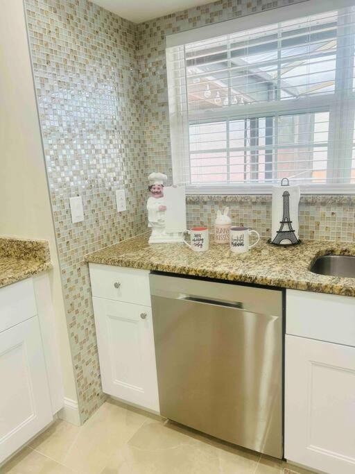 Vintage Family Scape + Heated Pool&Discount Villa Tampa Exterior photo
